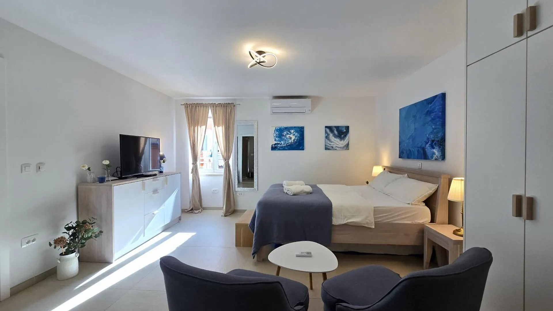 Bianco - Studio Apartment 로비니 0*,